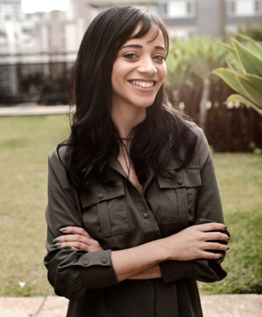 Izadora Barbieri é advogada especialista em Crimes Digitais e Virtuais, atuando na área de Direito Penal Cibernético.